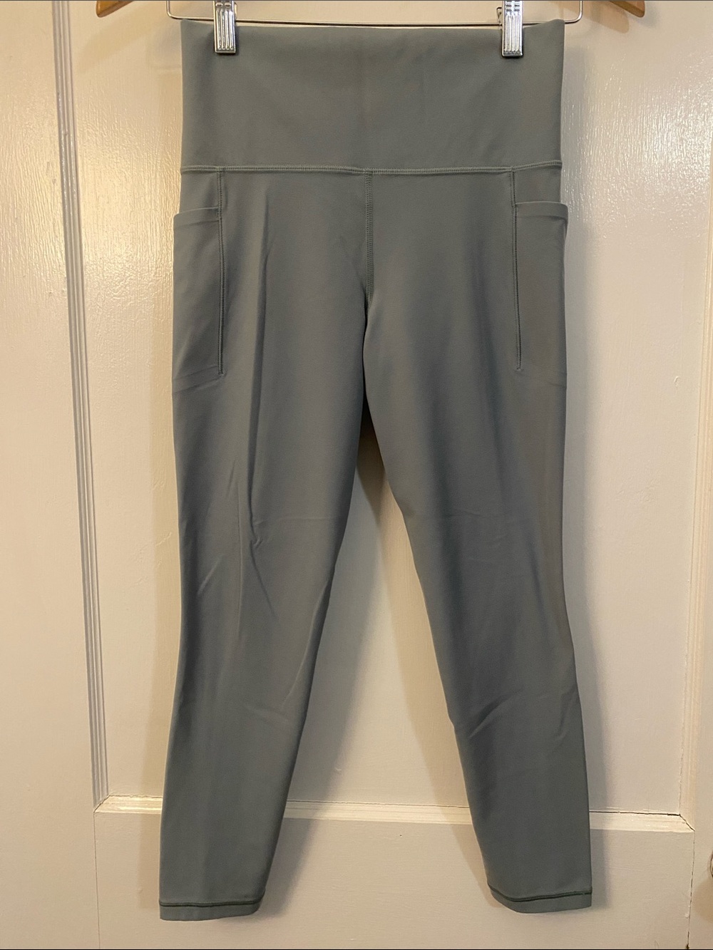 Athleta Salutation Stash High Rise Crop Leggings With Pockets Small